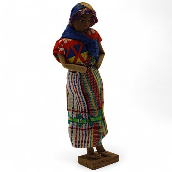 Vintage Guatemalan Handcrafted Wooden Doll In Traditional Attire - Picture 6 of 6